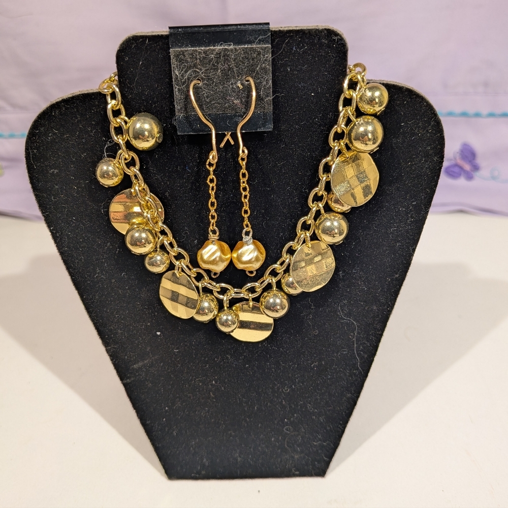 Sparkling Gold Circles and Gold Balls Dangle On Chain Bracelet With Gold Earring